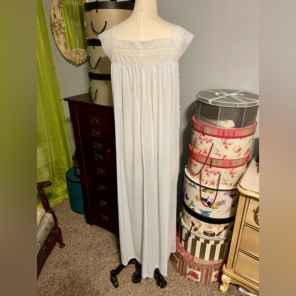 Vintage Munsingwear Nightgown - Picture 3 of 5